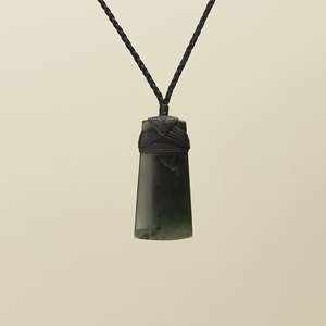 Toki Kawakawa Inanga Pounamu Medium Pendant