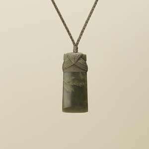 Toki Raukaraka Pounamu Medium Pendant