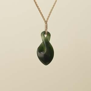 Pikorua Twist: Kawakawa Pikorua Angled Small Pounamu Pendant