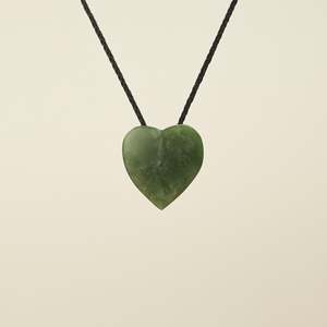 Aroha Love: Manawa Heart Hapopo Pounamu Medium Pendant