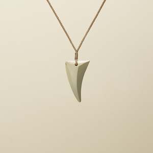 Medium Inanga Niho Pounamu