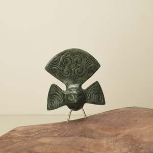 Pīwaiwaka (Fantail) Pounamu Whakairo Sculpture