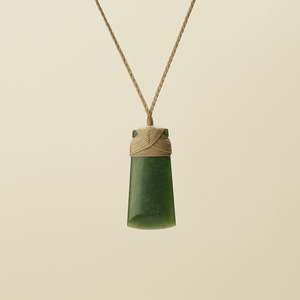 Kahurangi Pounamu Medium Toki, Tan Binding