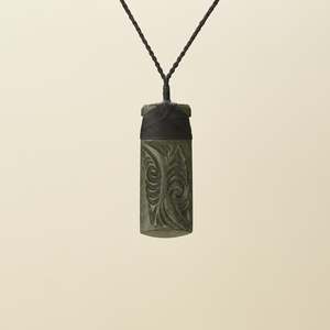 Toki Whakarei Pounamu Medium Pendant
