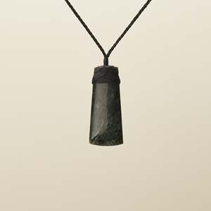 All: Tangiwai Bowenite Medium Toki Pounamu Pendant