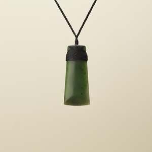 Strength: Kahurangi Medium Large Toki Pounamu Pendant