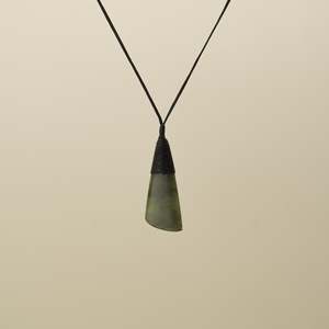Kawakawa Toki Pounamu Pendant