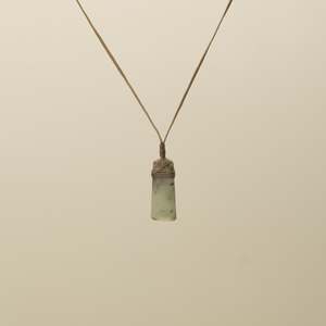 Inanga Pounamu Toki XS Pendant, Tan Binding
