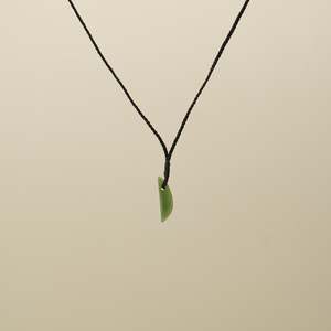 Kahurangi XS Niho Pounamu Pendant, Black Binding