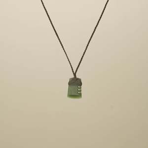 Kahurangi XS Notched Toki Pounamu Pendant, Khaki Binding