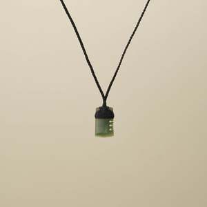 Kahurangi XS Notched Toki Pounamu Pendant, Black Binding