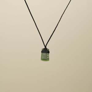 Kahurangi XS Notched Toki Pounamu Pendant, Black Binding