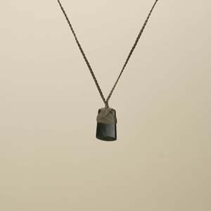 Kawakawa XS Toki Pounamu Pendant, Khaki Binding