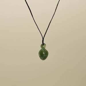 Kahurangi Small Single Pikorua Pounamu Pendant