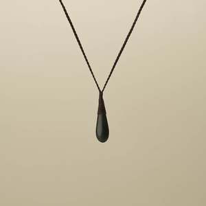 Kawakawa XS Roimata Pounamu Pendant, Brown Binding
