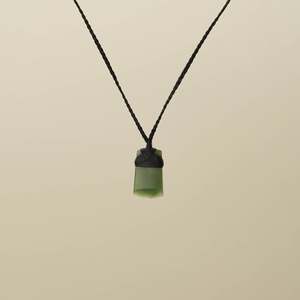 Kahurangi XS Toki Pounamu Pendant, Black Binding