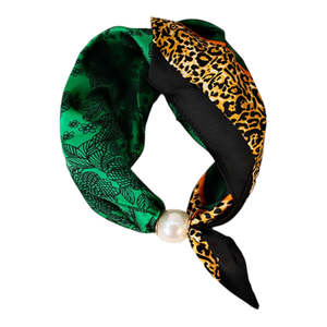 Jewellery: Pearl Fasten Neck Tie Emerald Safari