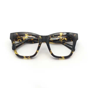 Jewellery: CS Eyewear Ali Tortoise Shell