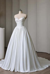 Luxurious Satin Ball Gown - Strapless Sweetheart Neck Bridal Dress for - Art Kollocsion