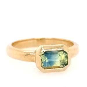 Rings: 9ct Yellow Gold Madagascan  Sapphire Ring