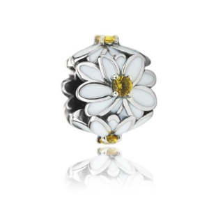 Evolve White Daisy Charm
