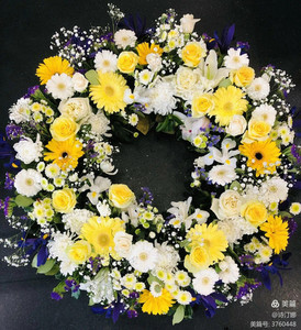 Products: wreath005 Astina Floral Design