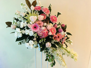 Products: arrangement on stand05 Astina Floral Design