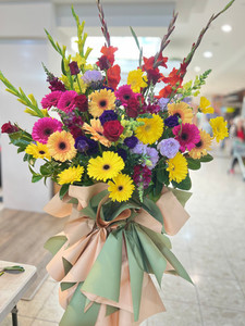 Products: arrangement on stand01 Astina Floral Design