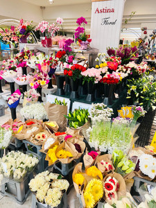 Products: medium bouquet Astina Floral Design