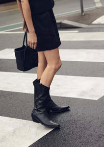 La Tribe: MID SIMONE BOOT BLACK