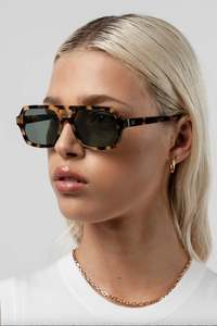 Isle Of Eden: Lola Tortoise