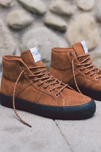 Globe: Los Angered II Chestnut/ Maalouf