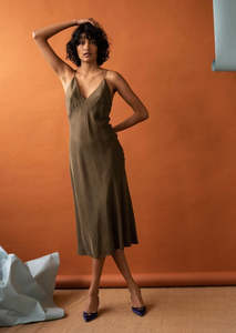 Penny Sage: Roberta Dress 100 % Silk Olive