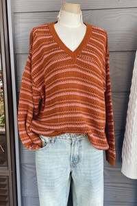 Tatano: Tatano Trellis V-Neck Rust Peony