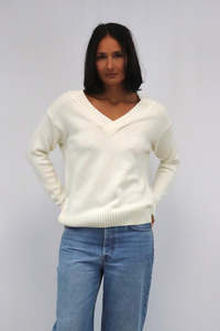 Tatano: Tulia V Neck Natural