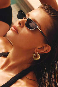 Le Specs 1: Nightingale Black Blue