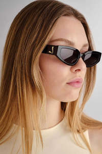 Accessories: The Hayley Black