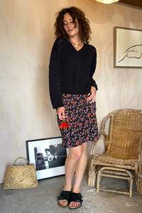 Trellis V Neck Black