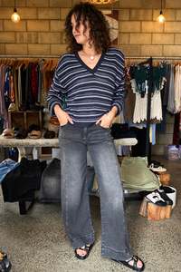 Trellis V-Neck Ink White