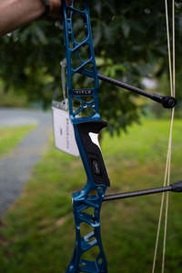 Second Hand Gear Marketplace: 40" Mathews Title LIMB SHIFT Bow — Like New