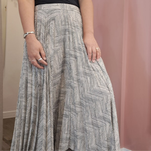 Nyne - Printed Pleat Skirt - Size 12