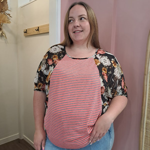 Tops Blousetop Designerblouse Designertshirtswomen: Stella Royal - Floral & Stripe Top - Size 2 (16-18)