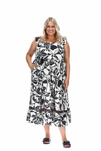 Plus Size Dresses: Cassius Dress Black And White