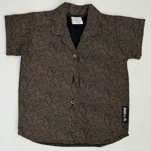 Short Sleeve Shirt: Short Sleeve Shirt - Ponga Koru (black/brown)