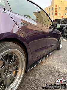 Accessories: Carbon Fibre Side Skirts - Model 3 Highland - AMD