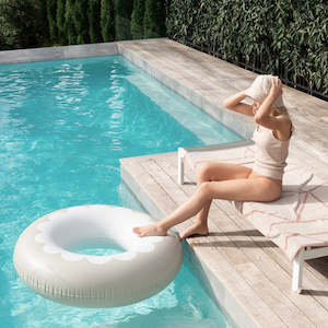 Scallop oversized pool tube - Clay