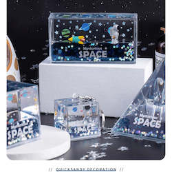 Frontpage: Astronaut Liquid Quicksand Oil