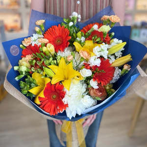 Florist Choice Bouquets: Happy Birthday Flowers, Chocolate & Foil Balloon