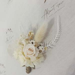 Wrist Corsages: Buttonhole in gold & cream