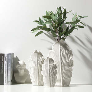 Feather Vase Matte